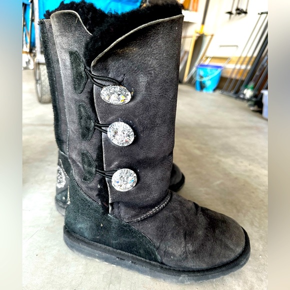 UGG tall boots with Swarovski Crystal buttons - Picture 1 of 2